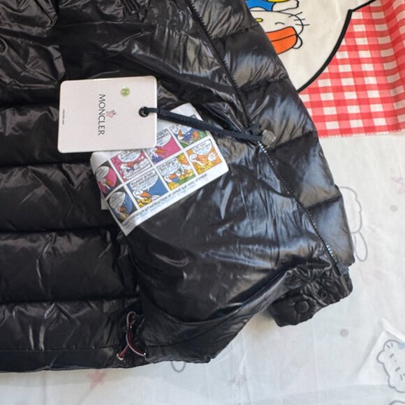 Moncler Short Shiny Down Jacket With Hood - Picture 7 of 11